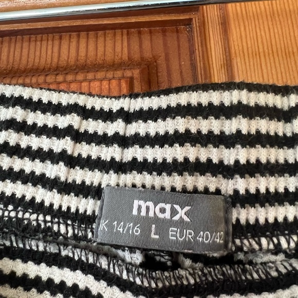 Black and White Striped stretchy Wide-Leg Cropped Pants from Max Studio - Picture 4 of 5